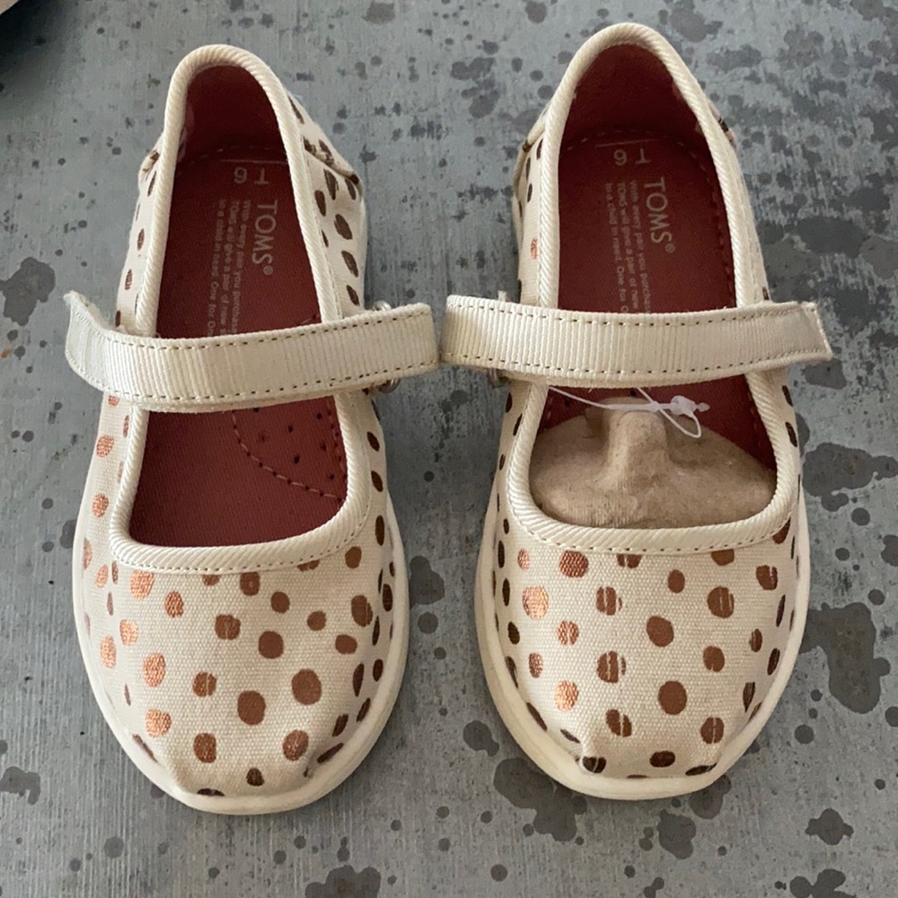Brand new toddler Toms Mary Janes!